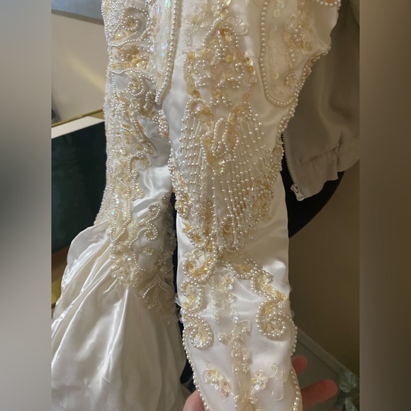 Vintage Wedding Dress worn ounce in 1992 - Picture 10 of 13
